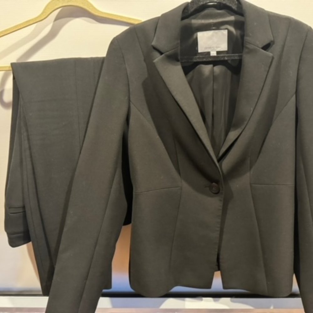 Classique entier nordstrom women's suit with ankle pants.  Size 12